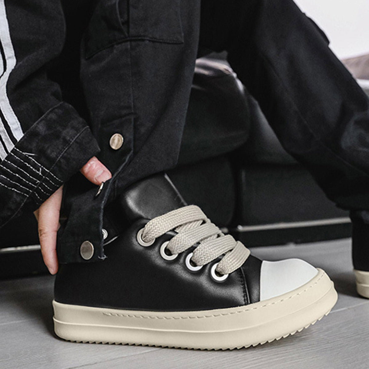 CURVEA — SNEAKER